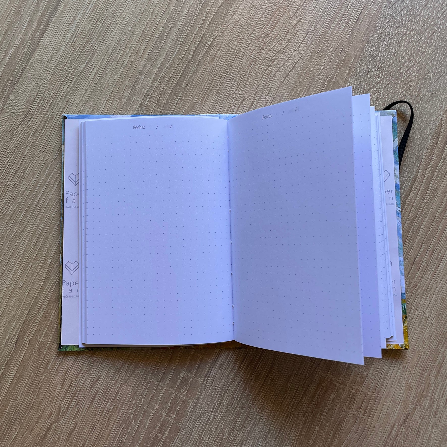 C-Museo “Campo de trigo con cipreses” - Libreta con arte en su portada.